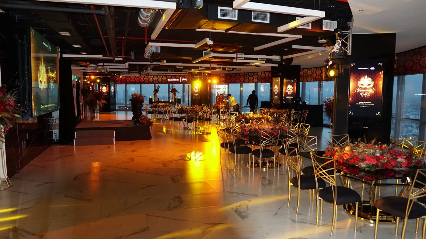 Fiesta de fin de año en EVNTS, piso 46 del WTC