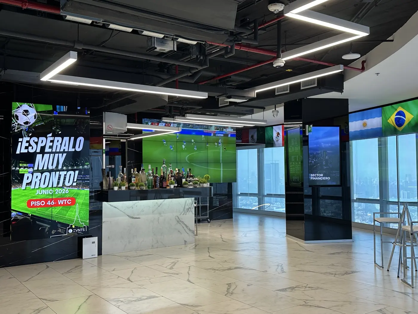 Barra y multimedia en EVNTS, piso 46 del WTC