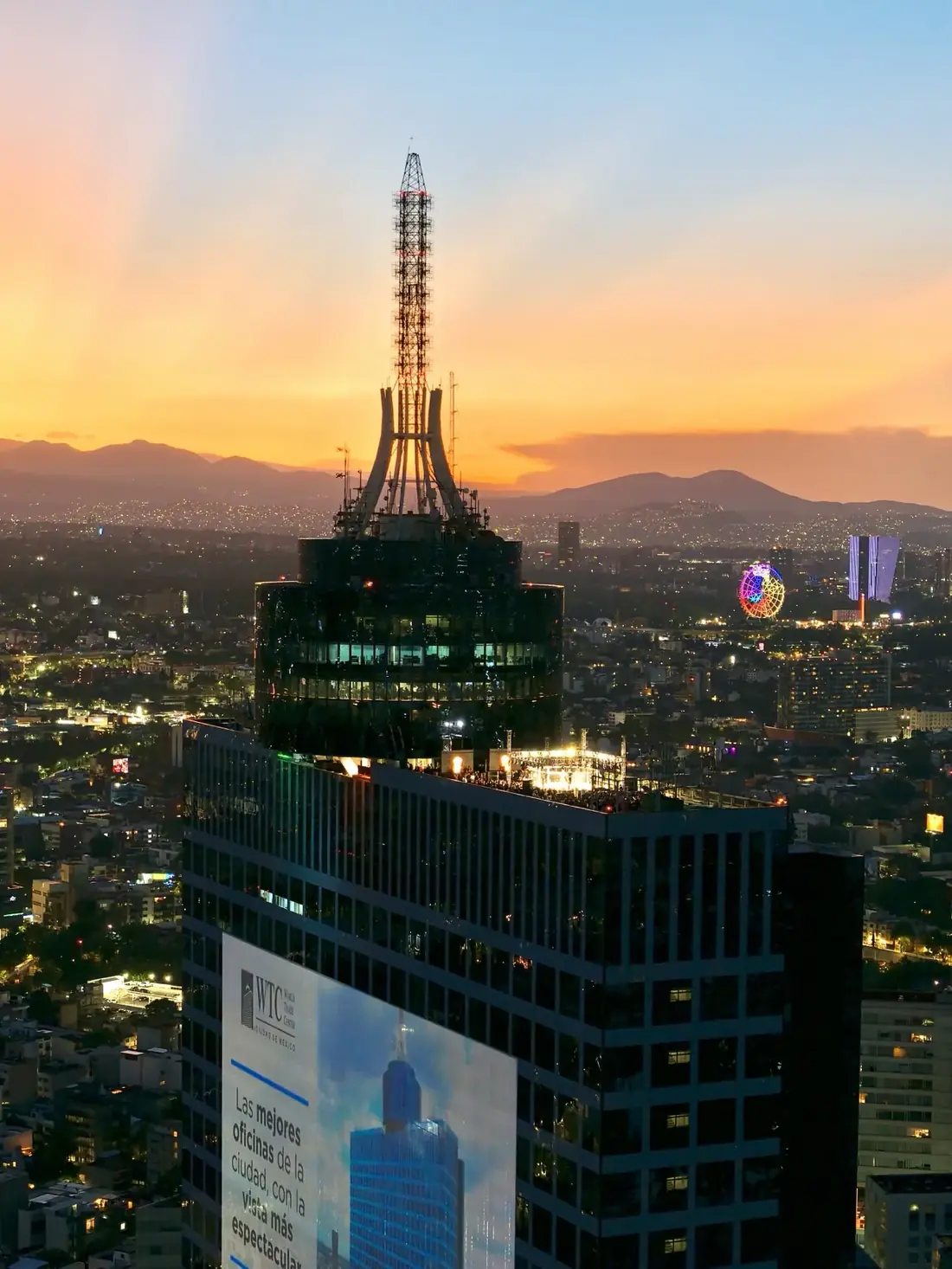 Corona del WTC al atardecer, acceso por elevadores dedicados